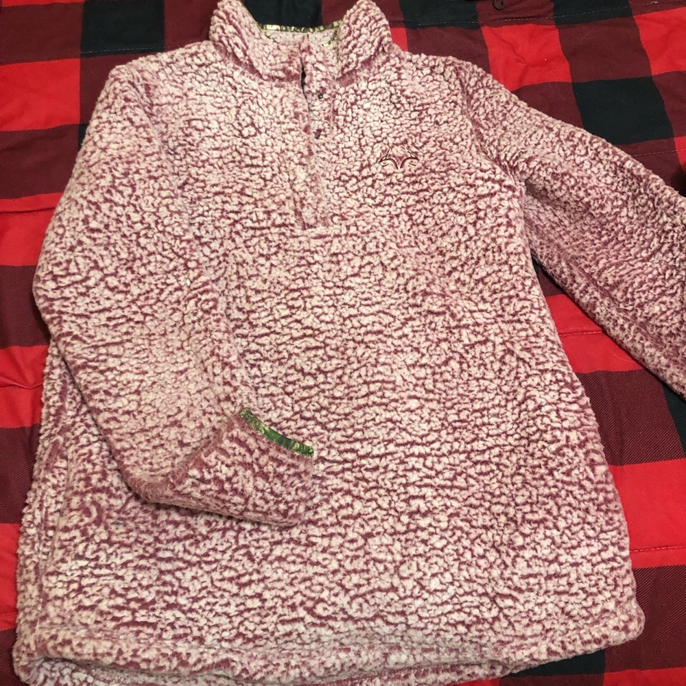 Womens real tree Sherpa pullover size xl, fits little smaller almost like large
